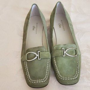 Women's AK Anne Klein i Flex Green Suede Leather Flats Akburt Size 9.5 M. New